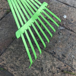 Metal Leaf Rake - Green 70 cm