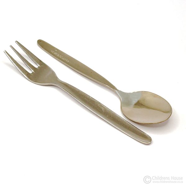 Featured image of the small child's spoon, which fits perfectly into their hands. Lying next to the small fork, these 2 products are perfect for each other.
